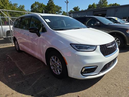2024 Chrysler Pacifica Touring