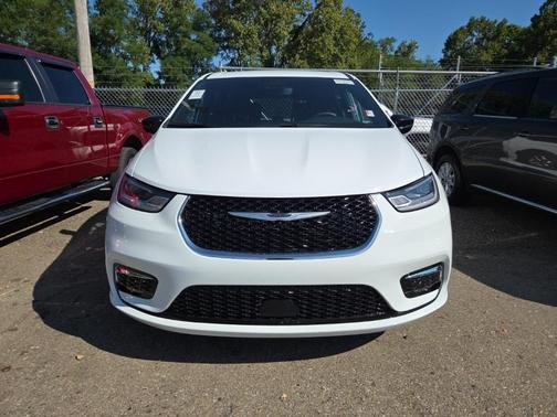 2024 Chrysler Pacifica Touring