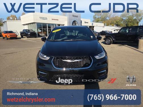 2025 Chrysler Pacifica Select