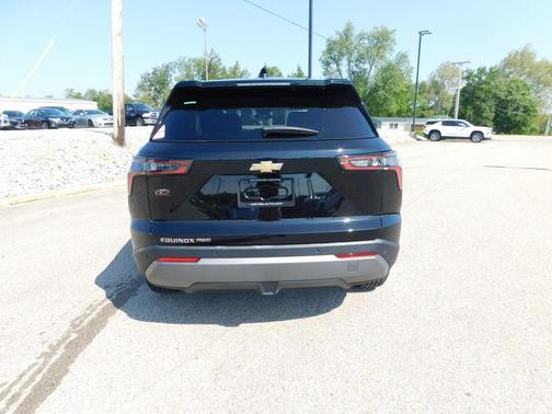 Mosaic Black Metallic 2026 Chevrolet Equinox LT