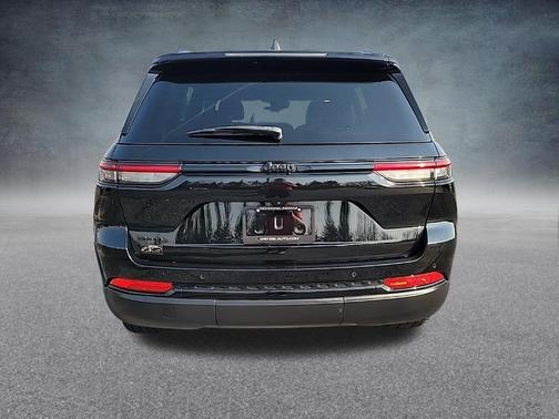 Diamond Black 2023 Jeep Grand Cherokee Altitude