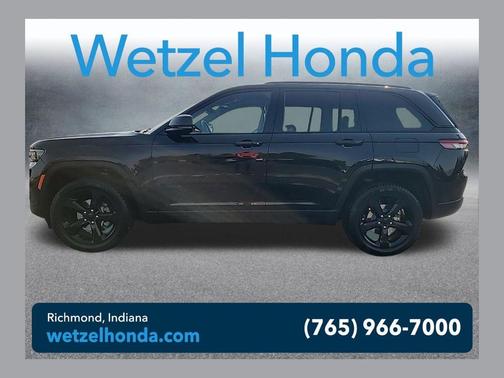 Diamond Black 2023 Jeep Grand Cherokee Altitude