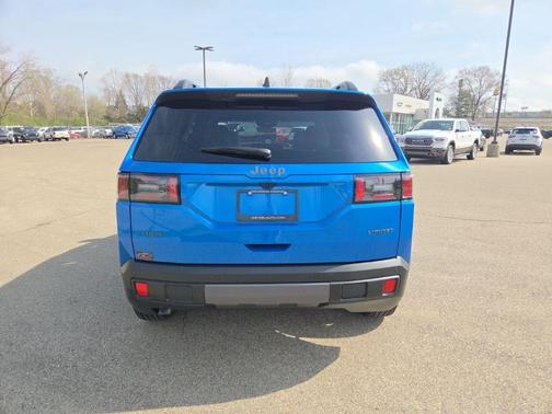 Hydro Blue Pearlcoat 2026 Jeep Cherokee LAREDO/LIMITED