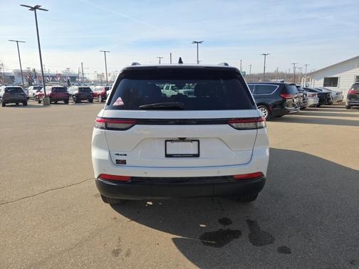 2024 Jeep Grand Cherokee Laredo