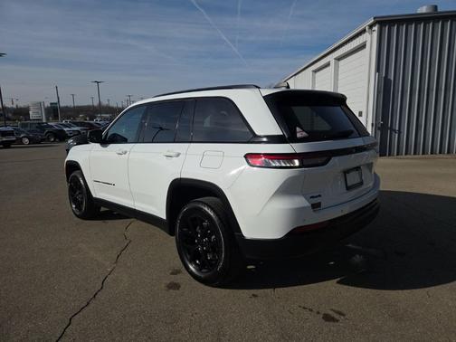 2024 Jeep Grand Cherokee Laredo