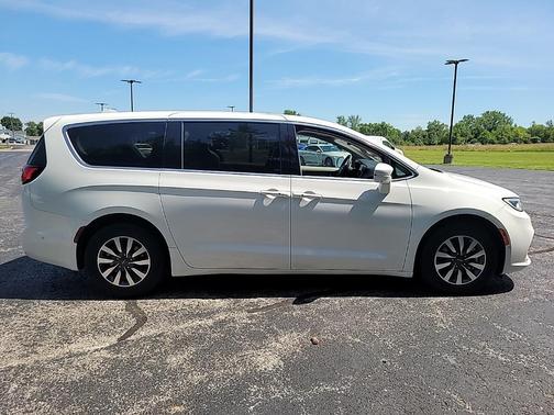 2022 Chrysler Pacifica Hybrid Touring L