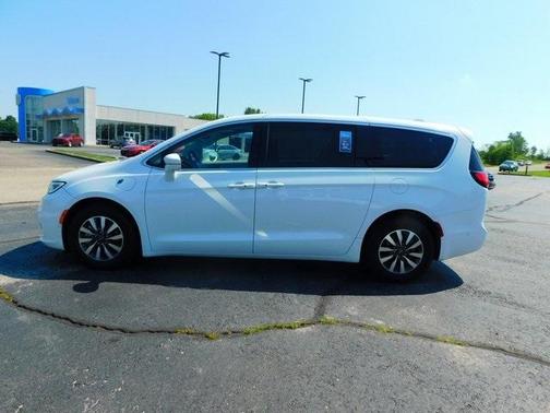 2022 Chrysler Pacifica Hybrid Touring L