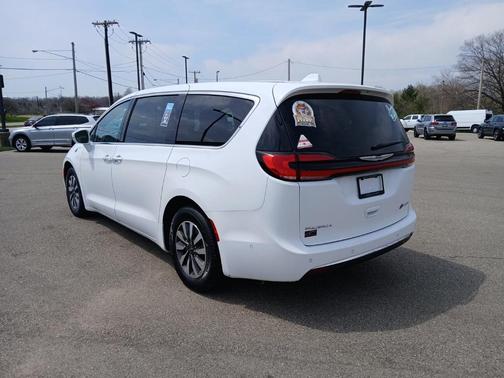 2022 Chrysler Pacifica Hybrid Touring L
