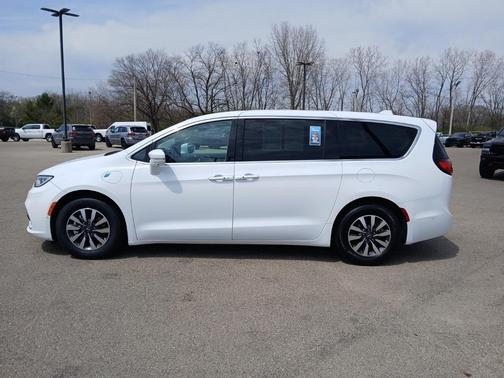 2022 Chrysler Pacifica Hybrid Touring L