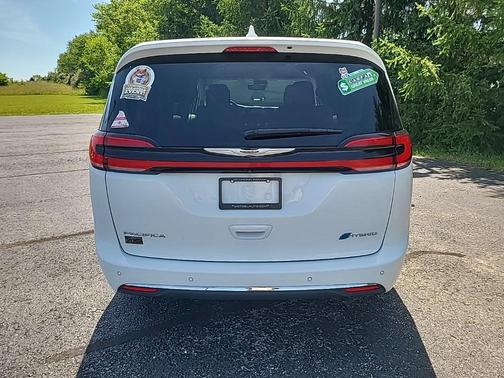2022 Chrysler Pacifica Hybrid Touring L