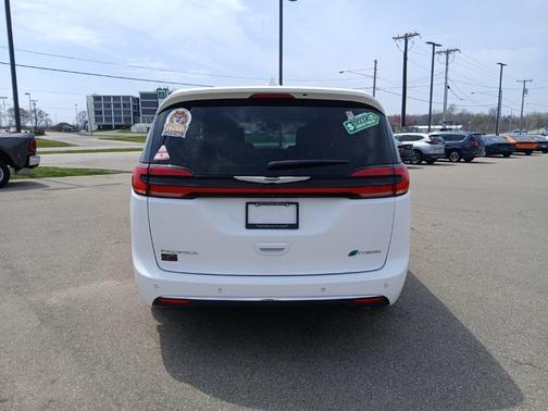 2022 Chrysler Pacifica Hybrid Touring L