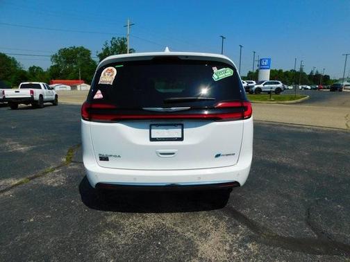 2022 Chrysler Pacifica Hybrid Touring L