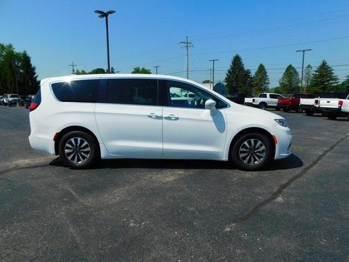 2022 Chrysler Pacifica Hybrid Touring L