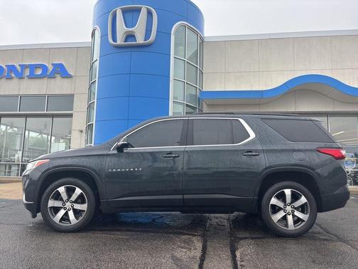 Graphite Metallic 2019 Chevrolet Traverse LT Leather