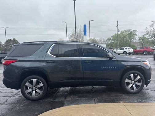 Graphite Metallic 2019 Chevrolet Traverse LT Leather