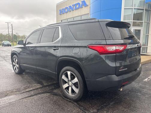 Graphite Metallic 2019 Chevrolet Traverse LT Leather