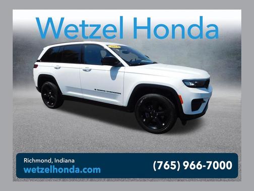 Bright White Clearcoat 2024 Jeep Grand Cherokee Laredo