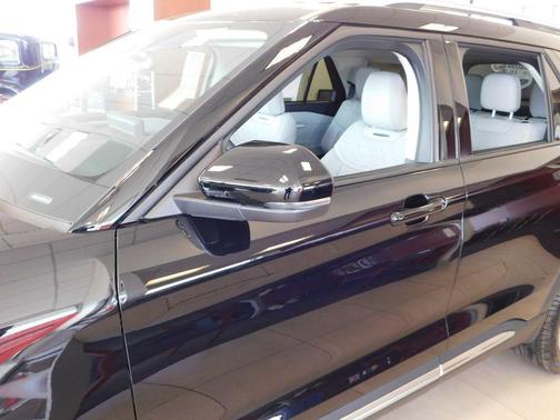 Agate Black Metallic 2026 Ford Explorer Platinum