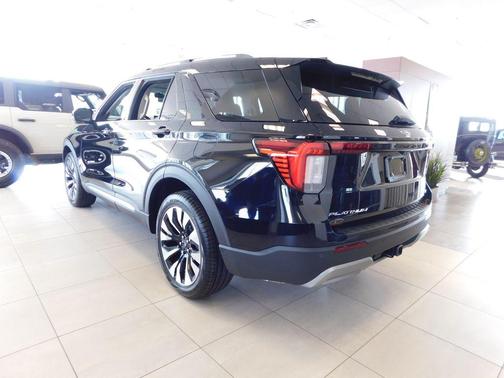 Agate Black Metallic 2026 Ford Explorer Platinum