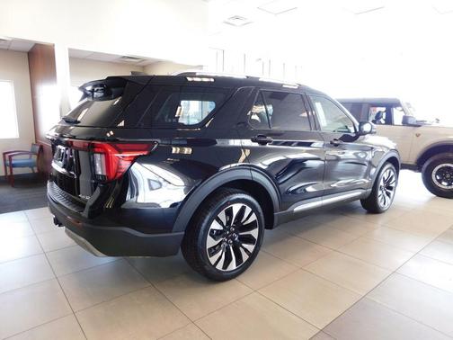 Agate Black Metallic 2026 Ford Explorer Platinum