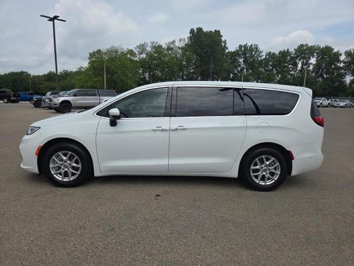 2023 Chrysler Pacifica Touring-L
