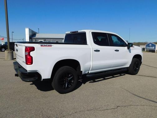 Summit White 2021 Chevrolet Silverado 1500 Custom Trail Boss
