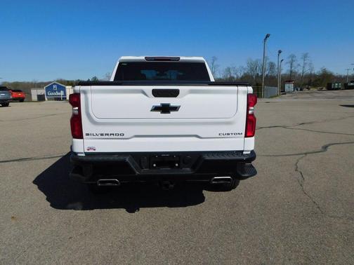 Summit White 2021 Chevrolet Silverado 1500 Custom Trail Boss