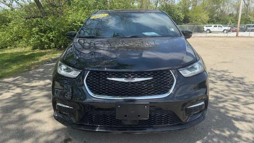 Diamond Black 2025 Chrysler Pacifica Select