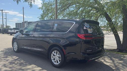 Diamond Black 2025 Chrysler Pacifica Select