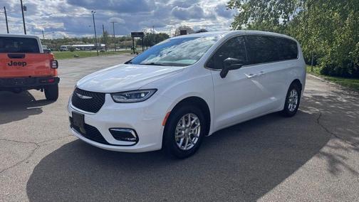 Bright White Clearcoat 2025 Chrysler Pacifica Select