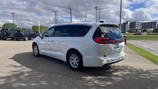 Bright White Clearcoat 2025 Chrysler Pacifica Select