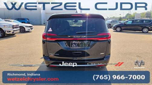 PXJ 2027 Chrysler Pacifica SELECT