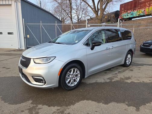 2024 Chrysler Pacifica Touring-L