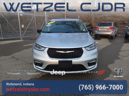 2024 Chrysler Pacifica Touring-L