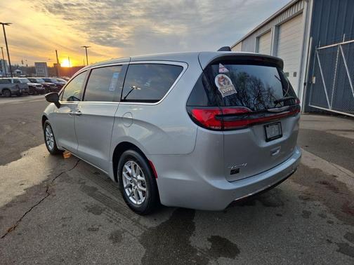 2024 Chrysler Pacifica Touring-L