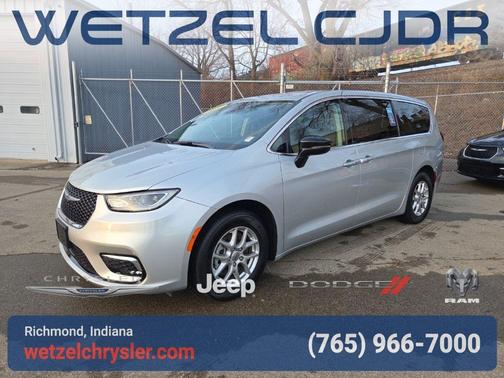 2024 Chrysler Pacifica Touring-L