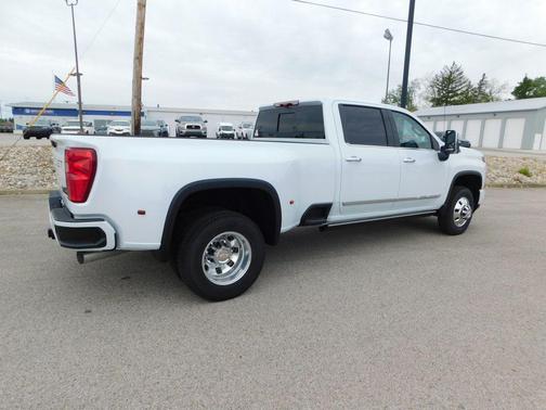 Polar White 2026 Chevrolet Silverado 3500 High Country