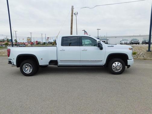 Polar White 2026 Chevrolet Silverado 3500 High Country
