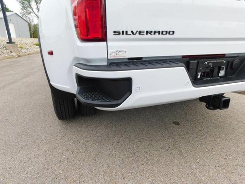 Polar White 2026 Chevrolet Silverado 3500 High Country