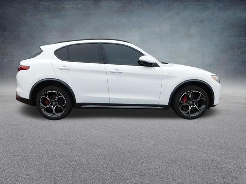 Alfa White 2023 Alfa Romeo Stelvio Ti