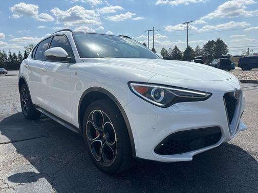 Alfa White 2023 Alfa Romeo Stelvio Ti