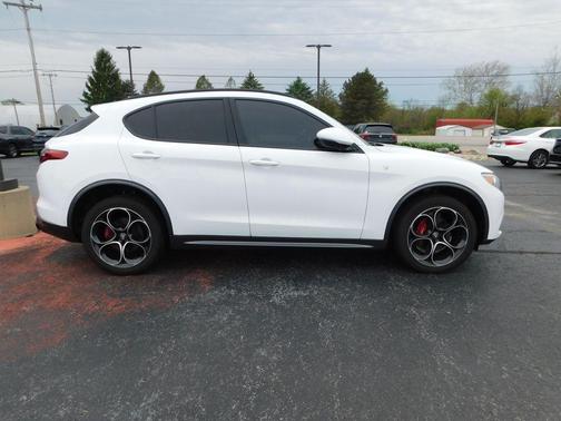 Alfa White 2023 Alfa Romeo Stelvio Ti
