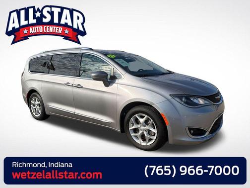 Billet Silver Metallic Clearcoat 2017 Chrysler Pacifica Touring-L Plus