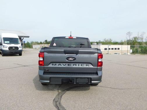Carbonized Gray Metallic 2025 Ford Maverick Lobo Standard