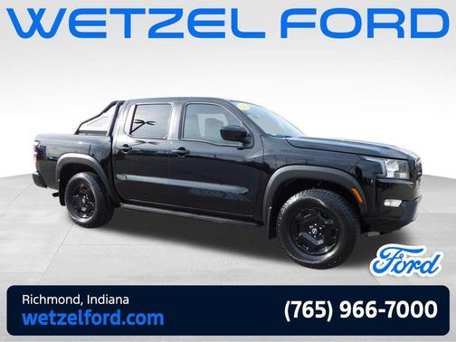 Black 2024 Nissan Frontier SV