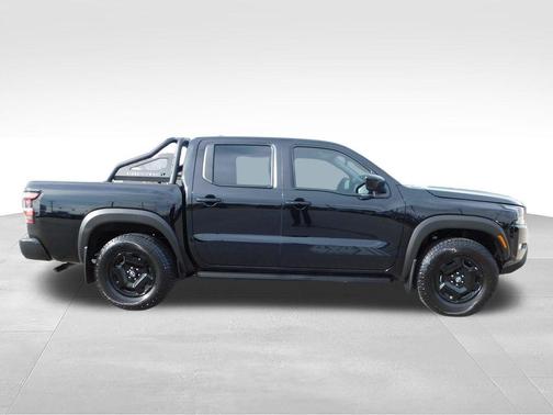 Black 2024 Nissan Frontier SV