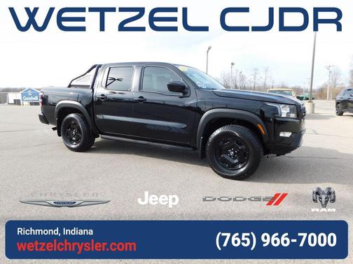 Black 2024 Nissan Frontier SV