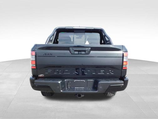 Black 2024 Nissan Frontier SV