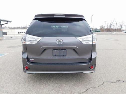2017 Toyota Sienna SE Premium