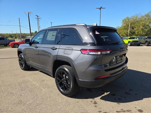 2025 Jeep Grand Cherokee Laredo